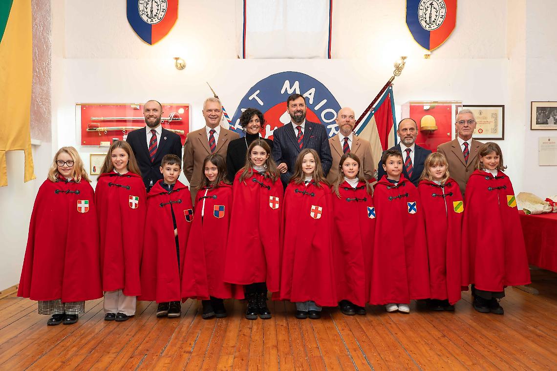 Il giorno delle foto: i dieci Abb&agrave; in posa per il Carnevale di Ivrea