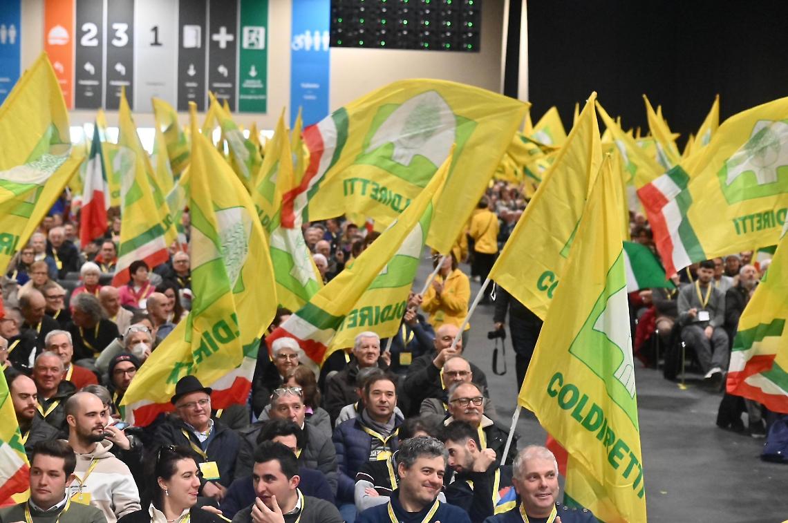 Agricoltori in rivolta al Lingotto: seimila in piazza contro cibi stranieri senza regole