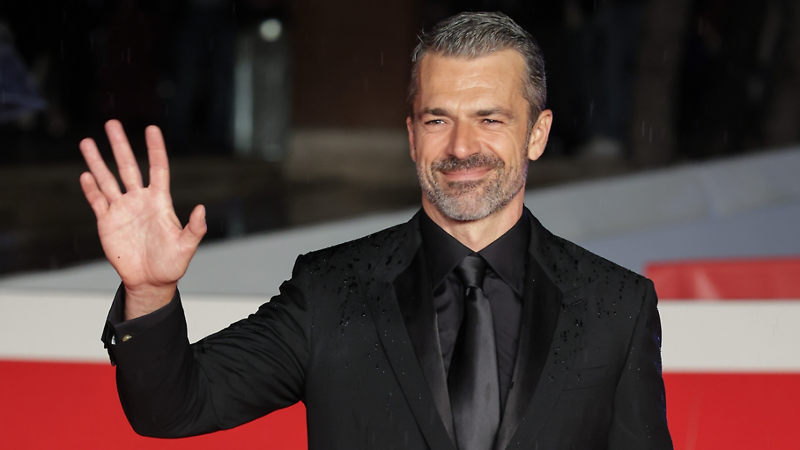 Luca Argentero torna a Sanremo 2026: ecco quale sar&agrave; il suo ruolo &ldquo;istituzionale&rdquo;