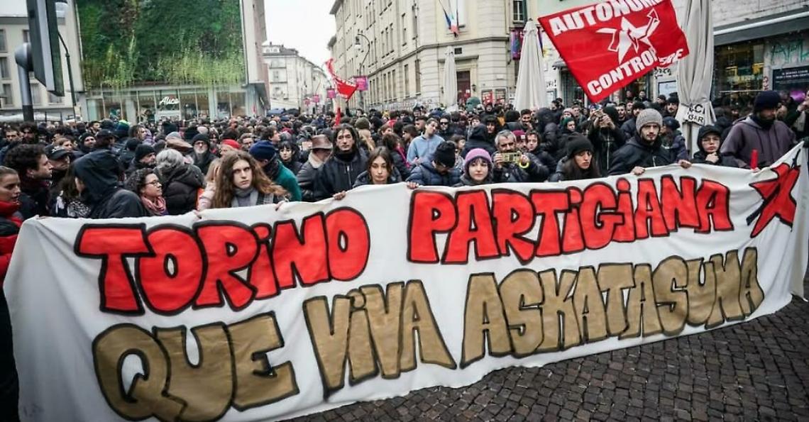 Askatasuna, la sfida allo Stato passa da Torino: perquisizioni e cortei alla vigilia della mobilitazione