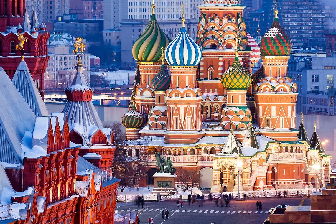 Mosca sotto una coltre storica: la neve che mancava da due secoli