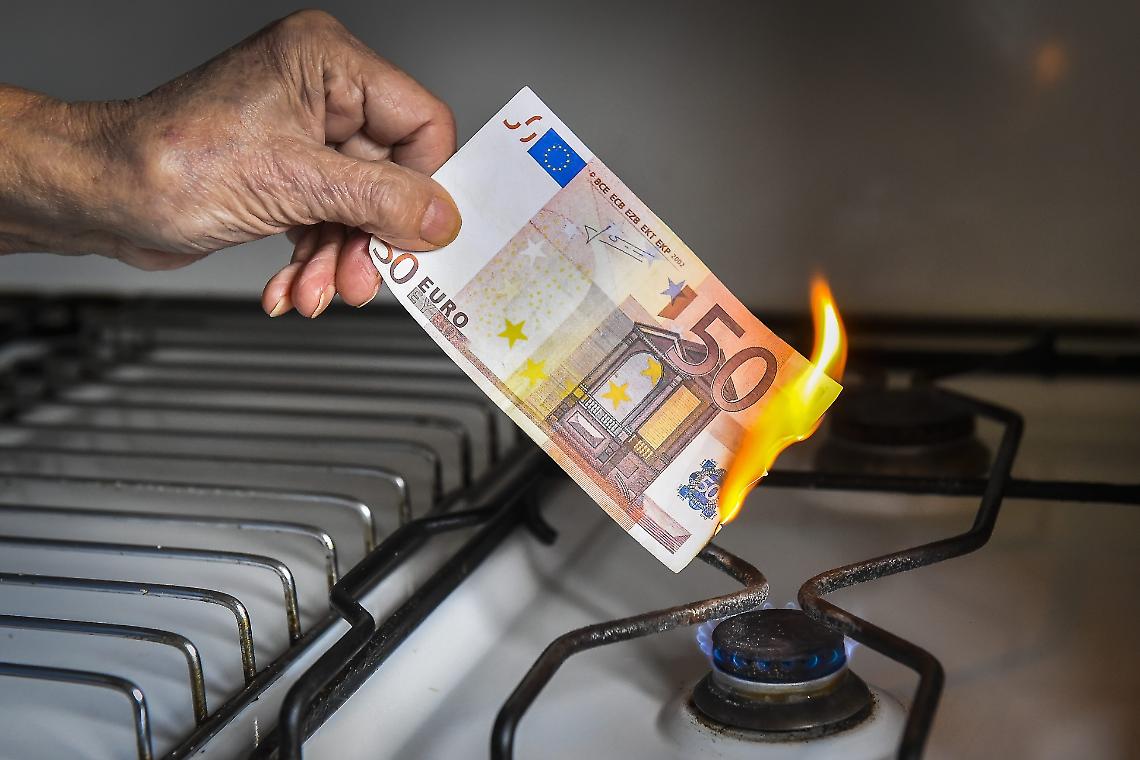 Caro bollette, imprese sotto assedio: energia alle stelle e decreto ancora fermo