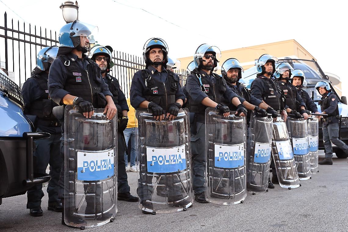 Torino blindata per il corteo nazionale: in diecimila in piazza per Askatasuna