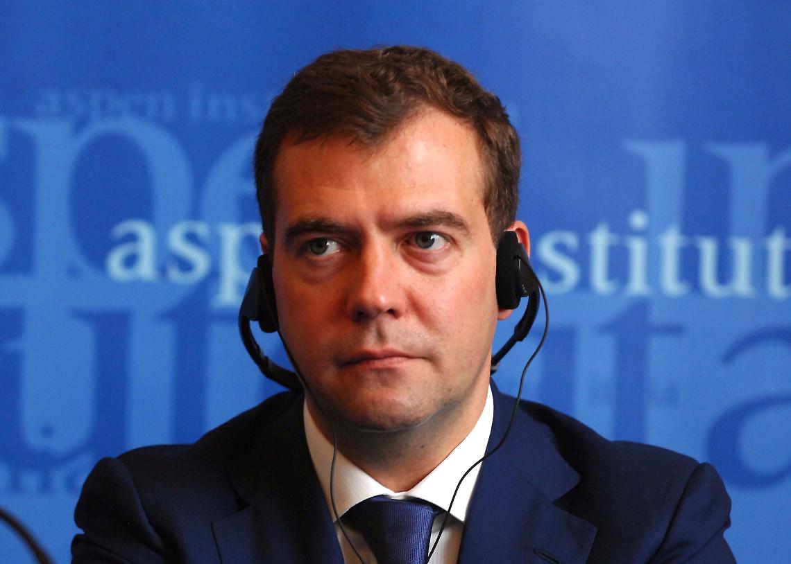 &ldquo;Il mondo su un filo&rdquo;: Medvedev alza la posta, tra allarmi di guerra globale, colloqui con Washington e il caso Groenlandia