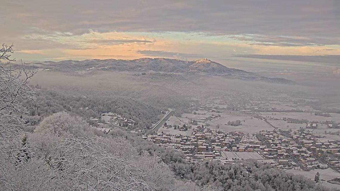 Torino si risveglia sotto la neve 