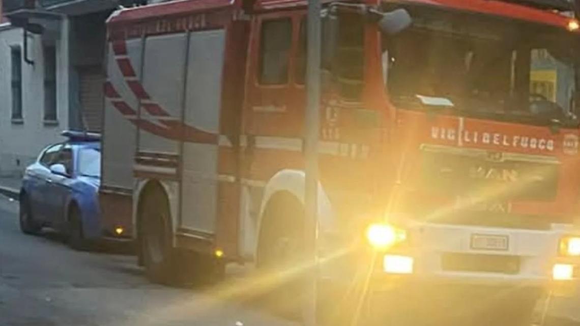 Cantina trasformata in dormitorio prende fuoco