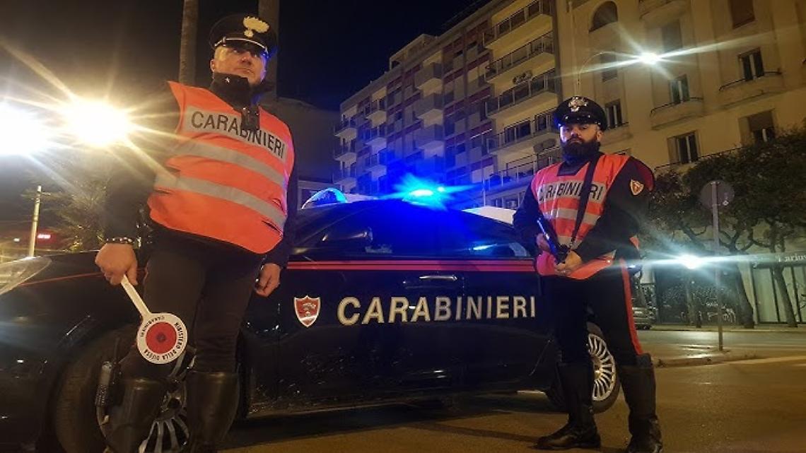Si fermano sulla corsia di sorpasso per consumare alcol e crack: fermati dai Carabinieri di Settimo Torinese