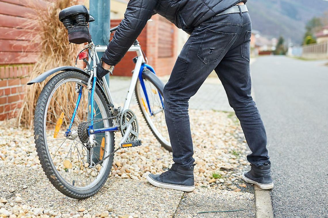 Furto della bicicletta nell&rsquo;androne: quando il condominio diventa &ldquo;privata dimora&rdquo;