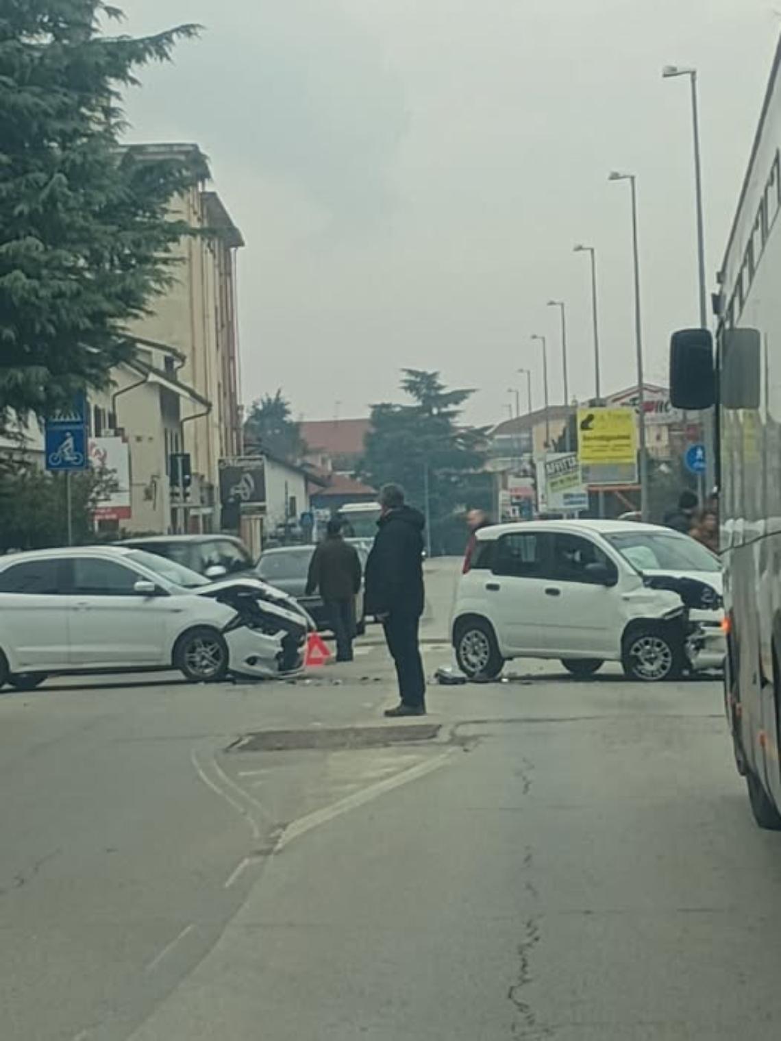 L'incidente in una foto diffusa sui social