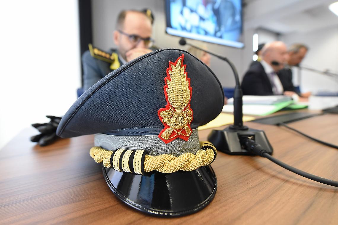 Scontri di Torino, &ldquo;da qui inizia l&rsquo;inferno&rdquo;: il racconto dei finanzieri che hanno salvato l&rsquo;agente dal blindato in fiamme