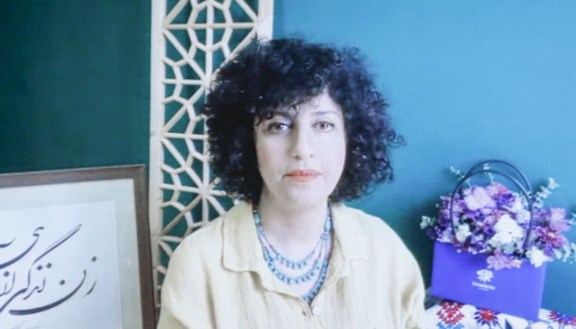 La "premio nobel per la pace" Narges Mohammadi condannata di nuovo: 9 anni, confino nel deserto e divieto di espatrio. 