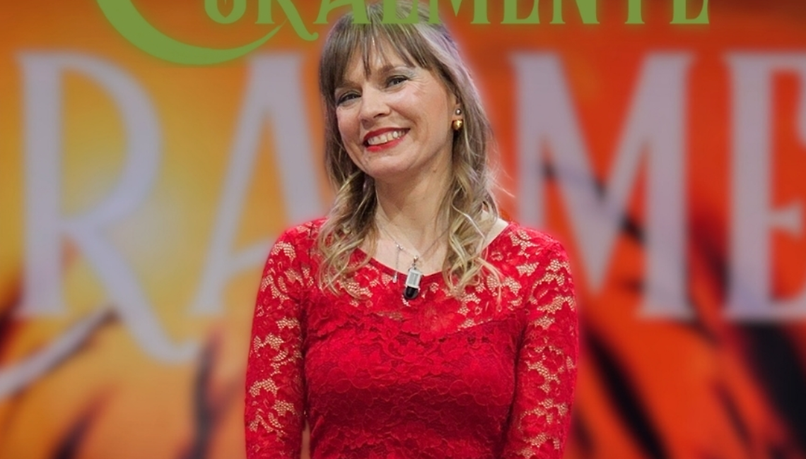 Ilaria Salzotto, conduttrice del programma televisivo "Coralmente", in onda su Primantenna