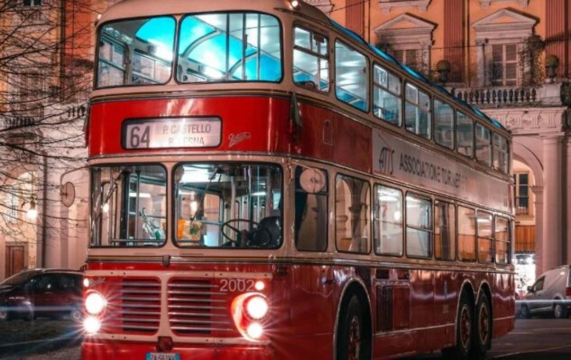 Torino risale sull&rsquo;autobus di Italia &rsquo;61 e riscopre la sua memoria urbana