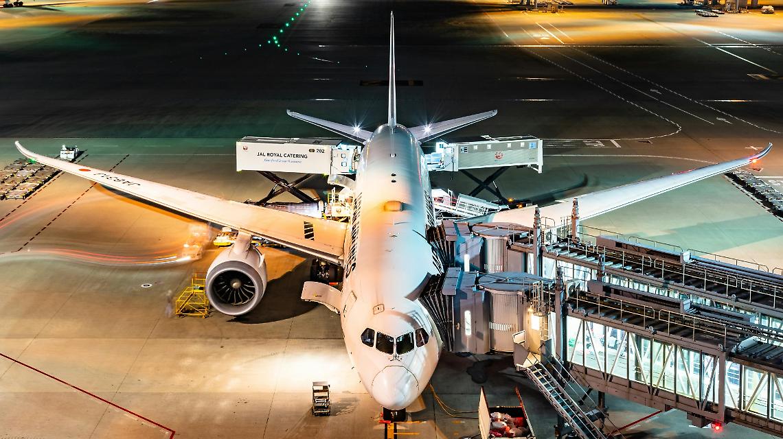 Cuba senza carburante per aerei: aeroporti internazionali a secco per un mese, voli a rischio e turismo sotto pressione