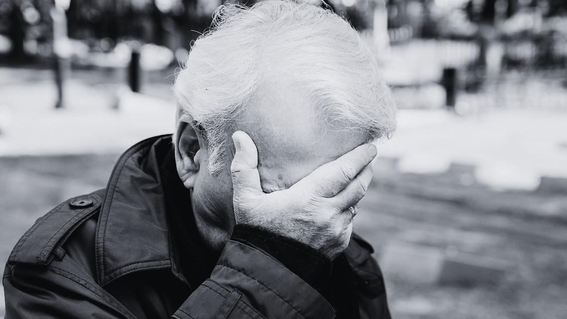 Legato, picchiato e terrorizzato