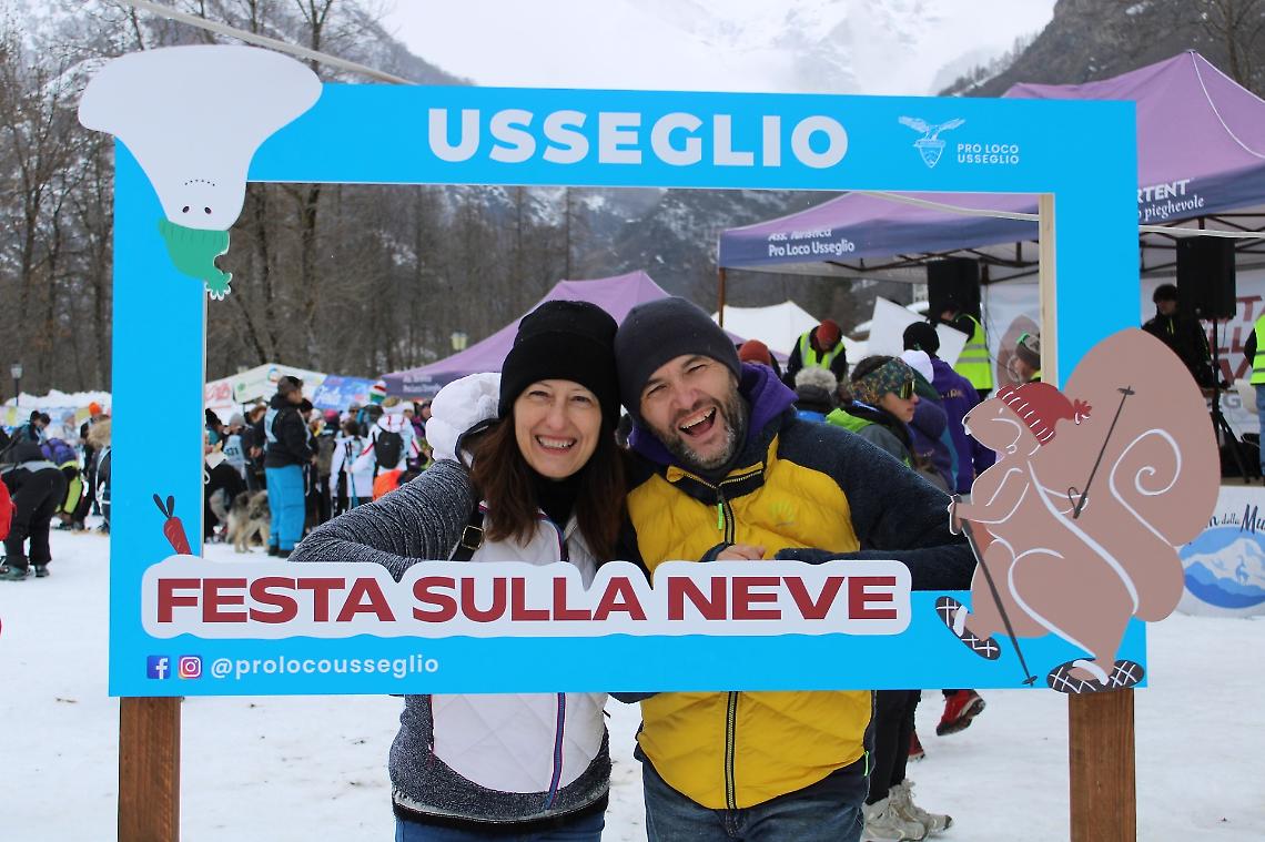 Vent&rsquo;anni di Festa sulla Neve a Usseglio, ciaspolata da record con oltre 800 iscritti