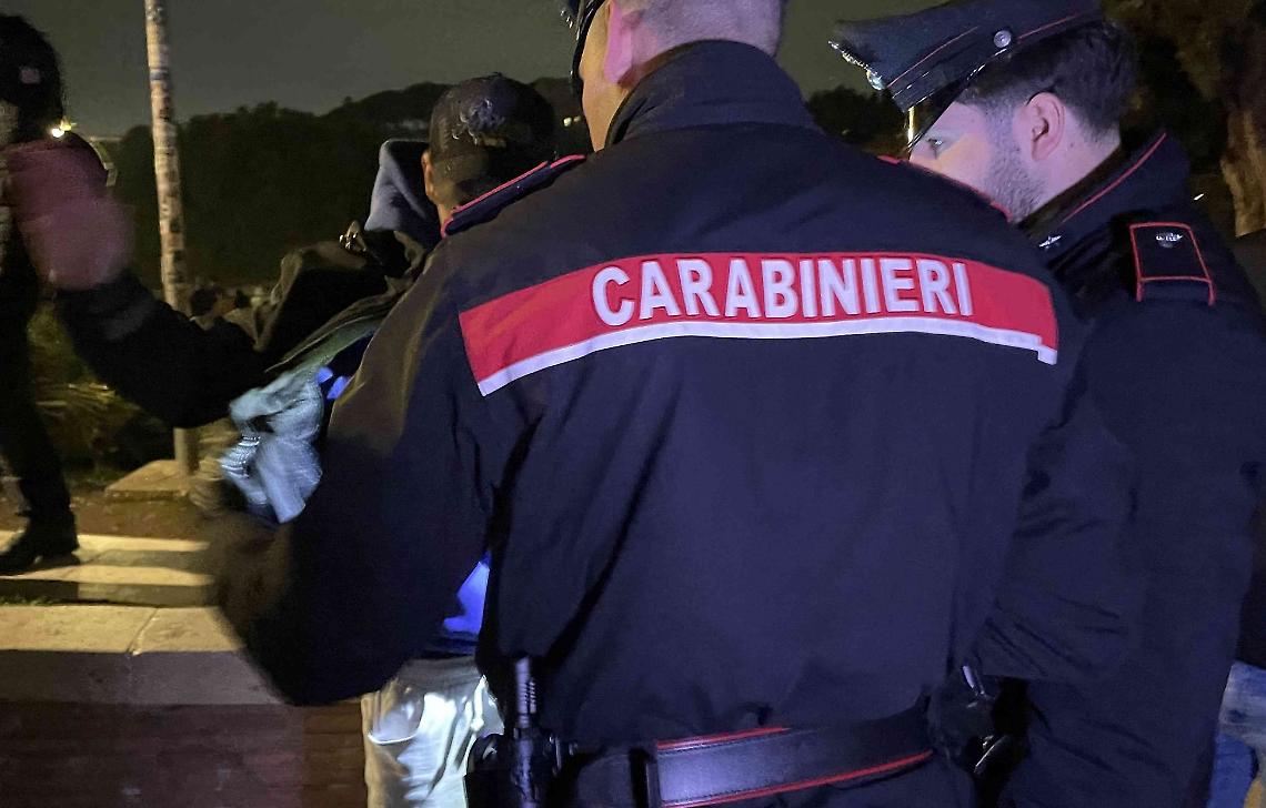 Fugge all&rsquo;alt dei Carabinieri a Lanzo