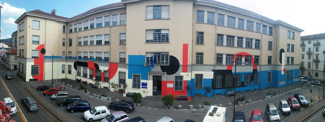 Docenti &ldquo;schedati&rdquo; con un QR code davanti al Regina Margherita: bufera in Piemonte