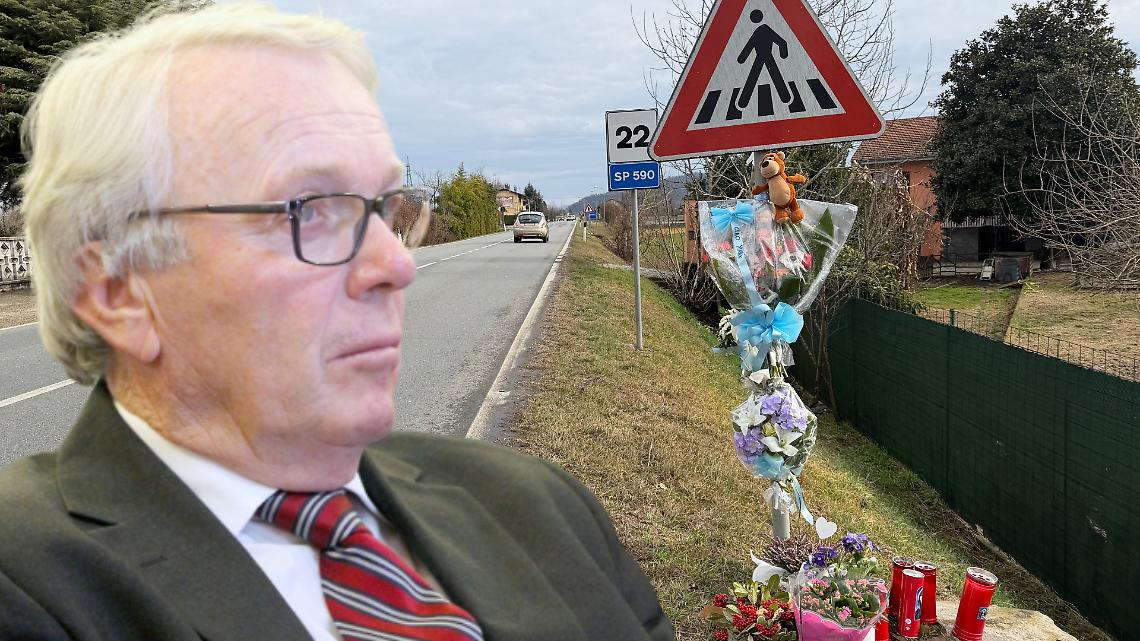 Il sindaco Giuseppe Bava. Sullo sfondo il tratto della SP 590 dove ha perso la vita Mark Mariut