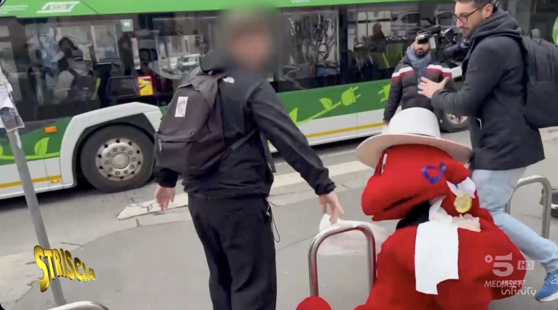 Gabibbo aggredito a Milano