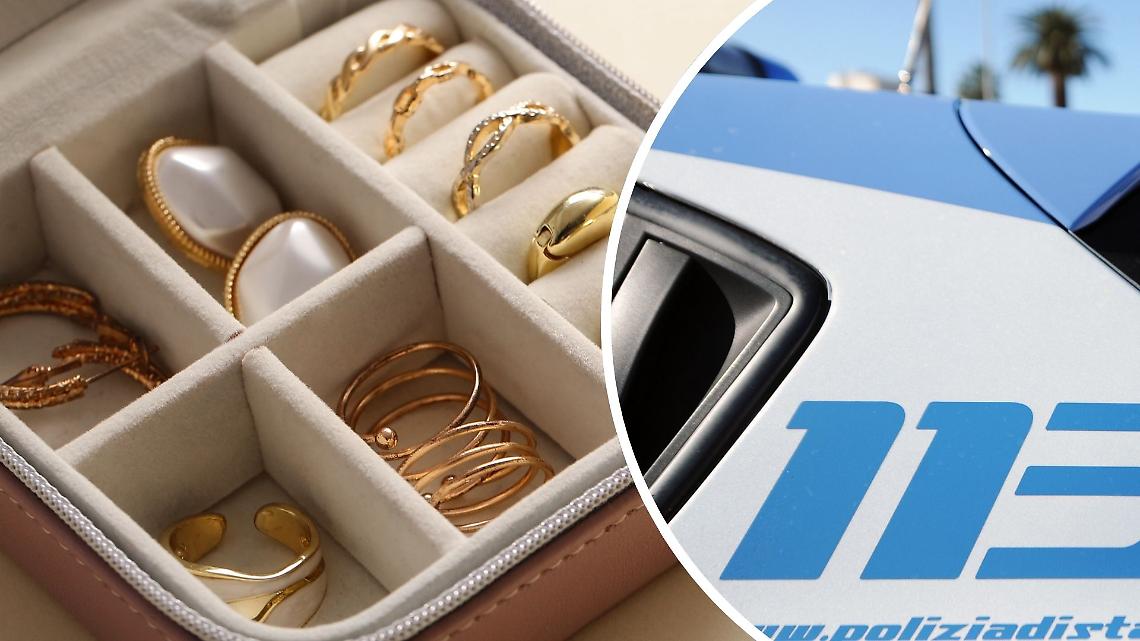 Finge di comprare gioielli