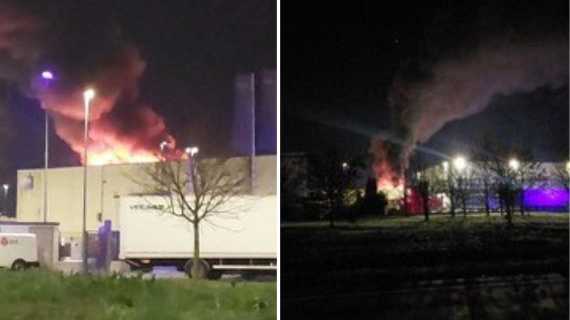 Incendio alla Volvo Truck di Settimo Torinese nella notte: grande colonna di fumo nero visibile da lontano 