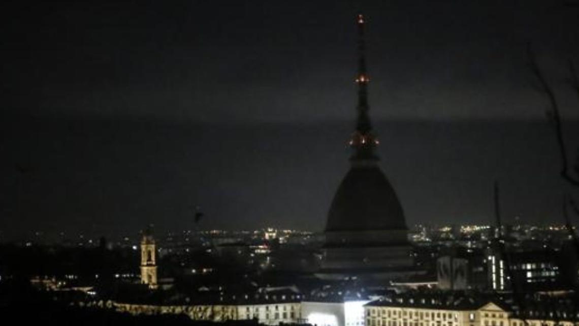 Torino spegne la Mole e i ponti sul Po: stasera tutti al buio, ecco perch&eacute;