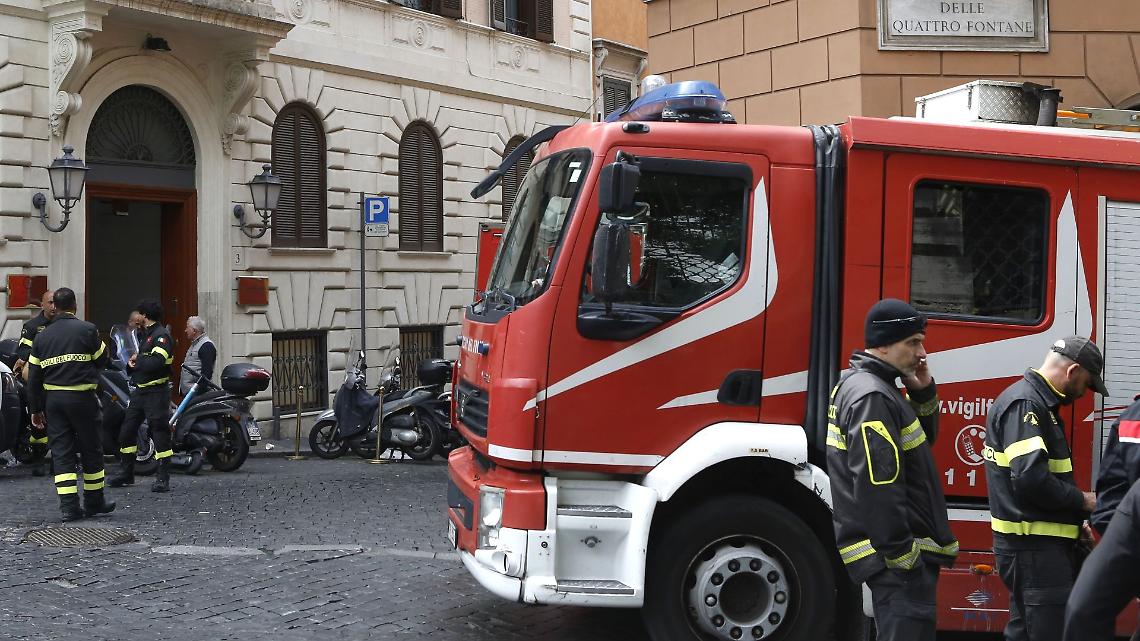 Rivarolo Canavese, cade in casa e resta a terra per ore: pensionata salvata dai vigili del fuoco e dal 118