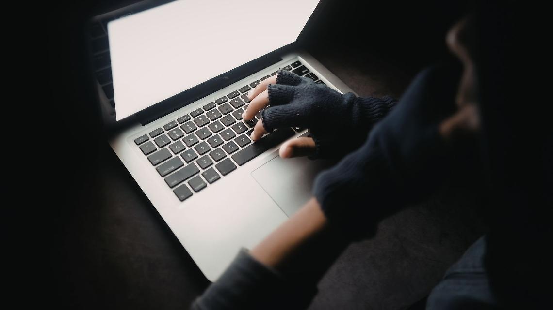 Finto operatore della banca svuota il conto