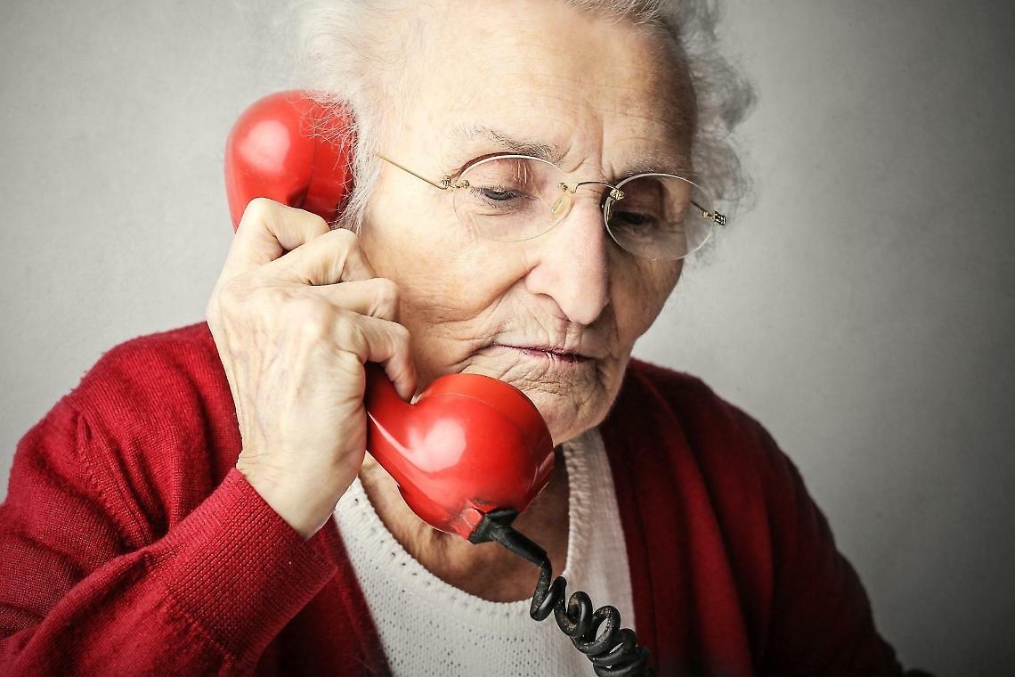 Si finge la figlia e parla di un bimbo ferito: tentata truffa telefonica a Settimo Torinese