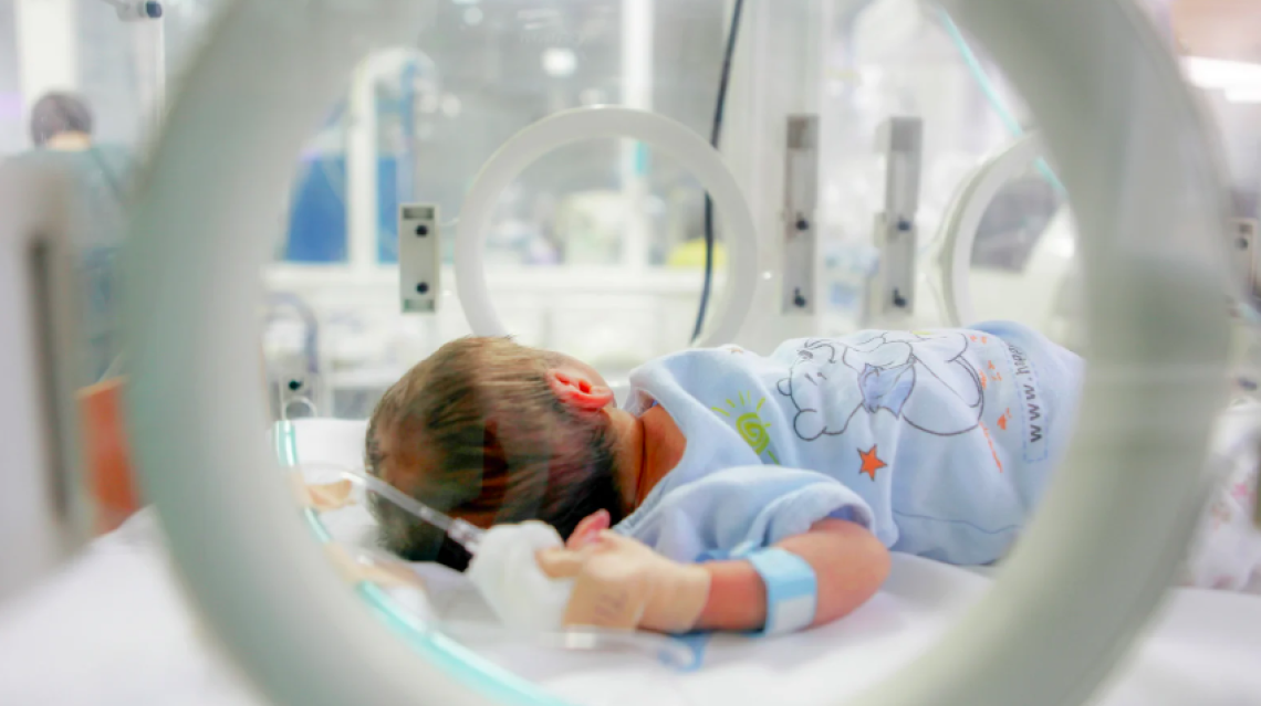 Bimbo di cinque mesi morto dopo la caduta, la Procura apre un fascicolo per omicidio colposo