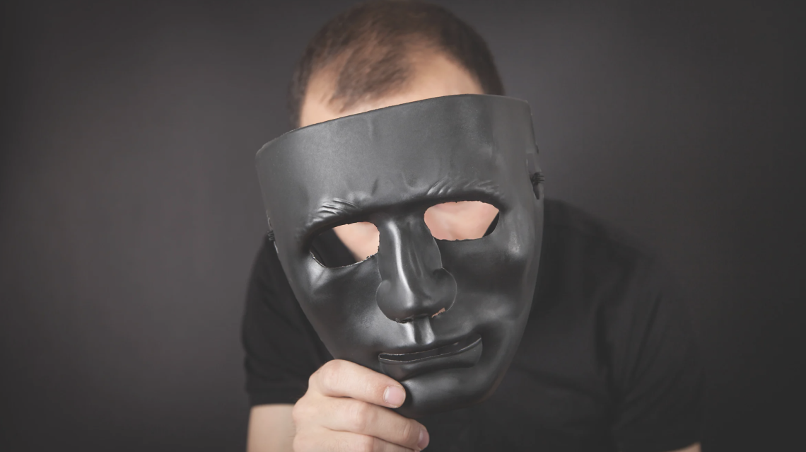 Si ferma al parco giochi e si masturba davanti a due 14enni: a Ivrea il processo