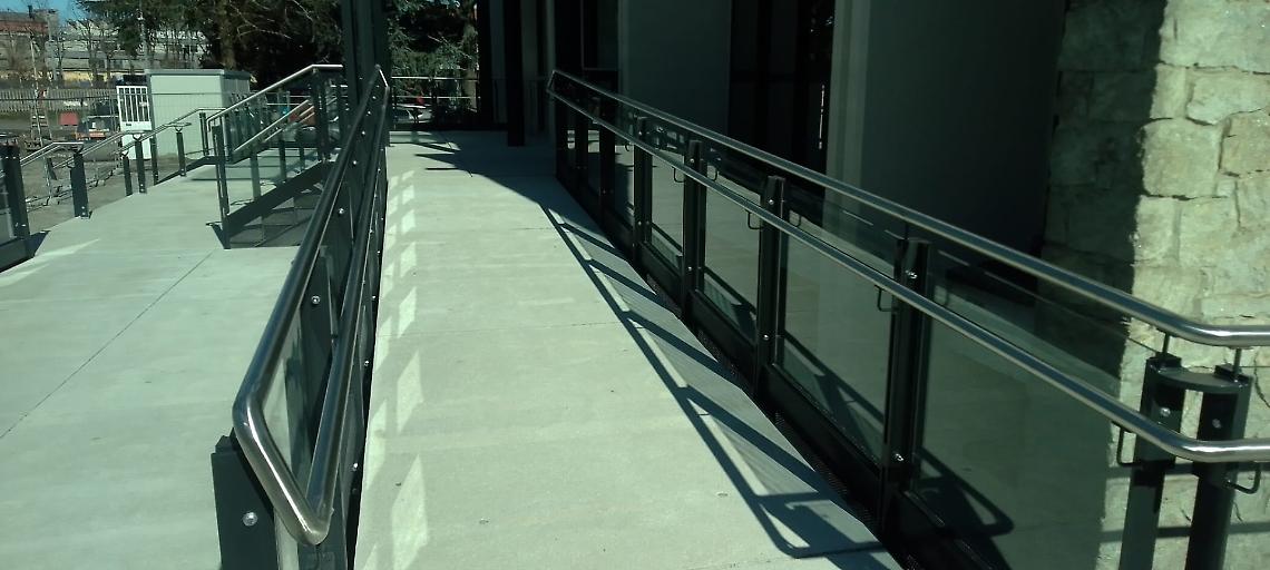 Scalinata monumentale e giardino sacrificato: Legambiente attacca il restyling di piazza degli Alpini