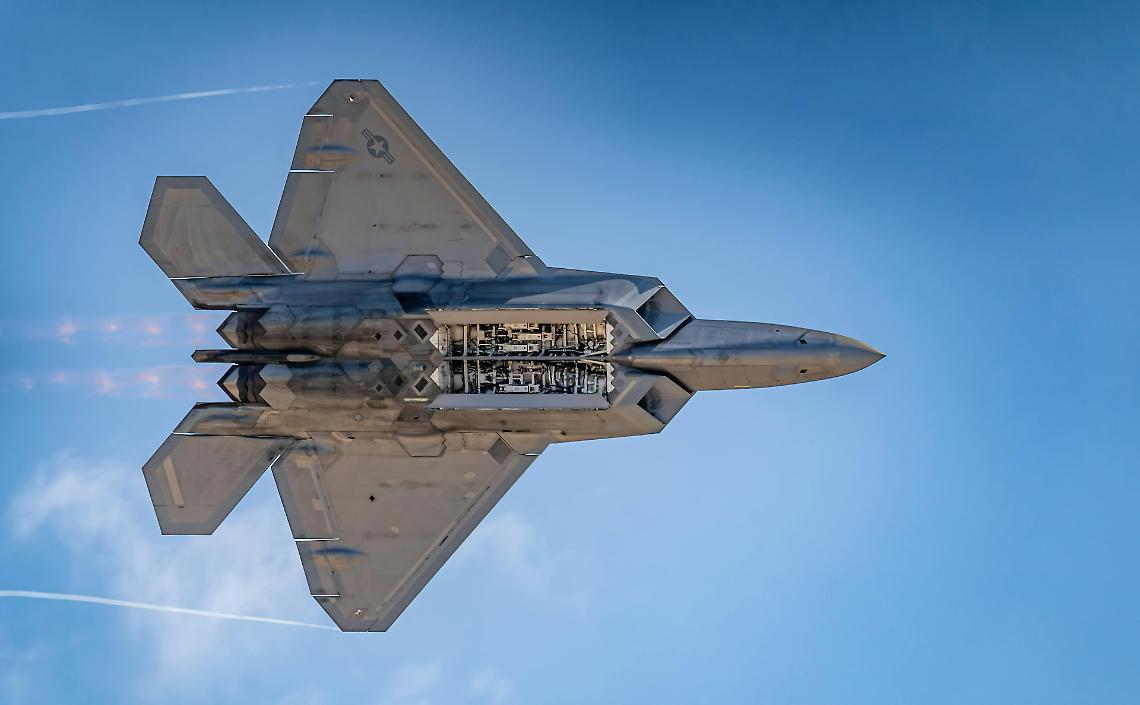 L&rsquo;armada che non dorme: come gli Stati Uniti stanno ridisegnando il cielo (e il mare) del Medio Oriente