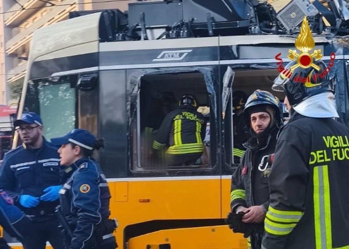 Milano, tram deraglia in viale Vittorio Veneto: un morto e 39 feriti