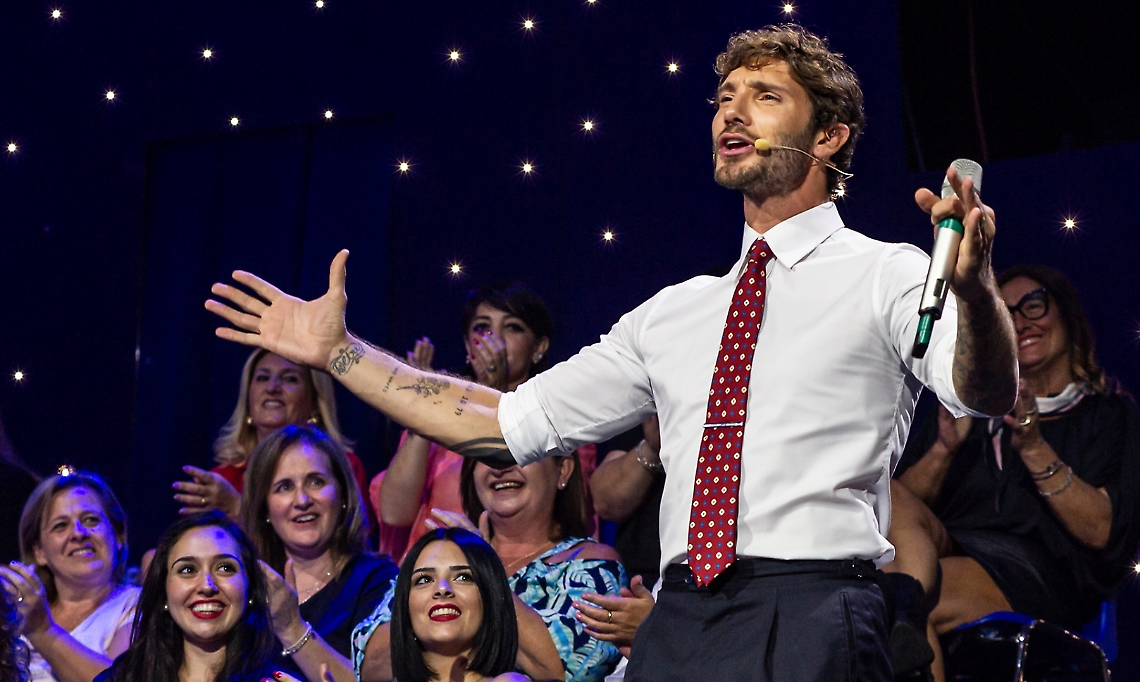 Stefano De Martino e il Richiamo dell'Arte Contemporanea a Torino