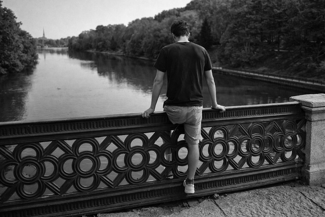 Tenta il suicidio dal ponte Isabella a Torino
