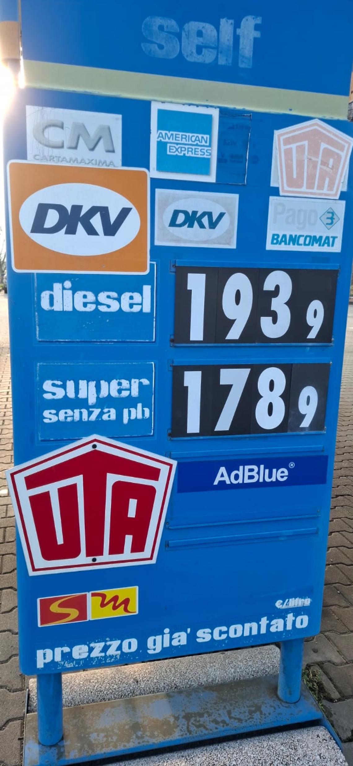 Attacco all&rsquo;Iran, contrattacco al serbatoio della benzina