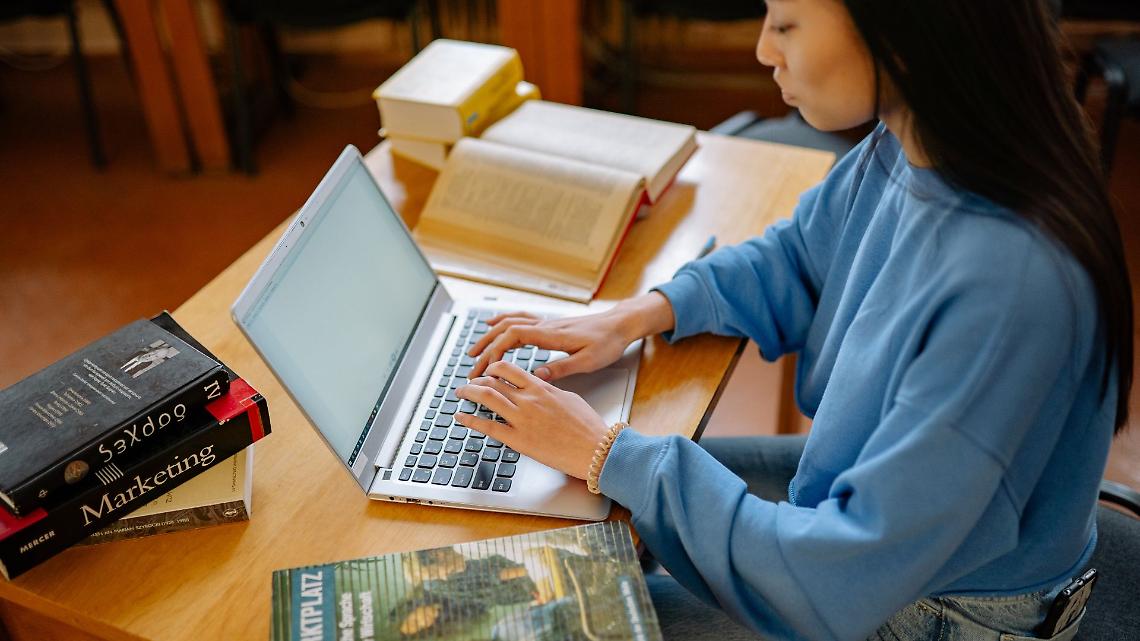 Al via le borse di studio Amazon Women in Innovation