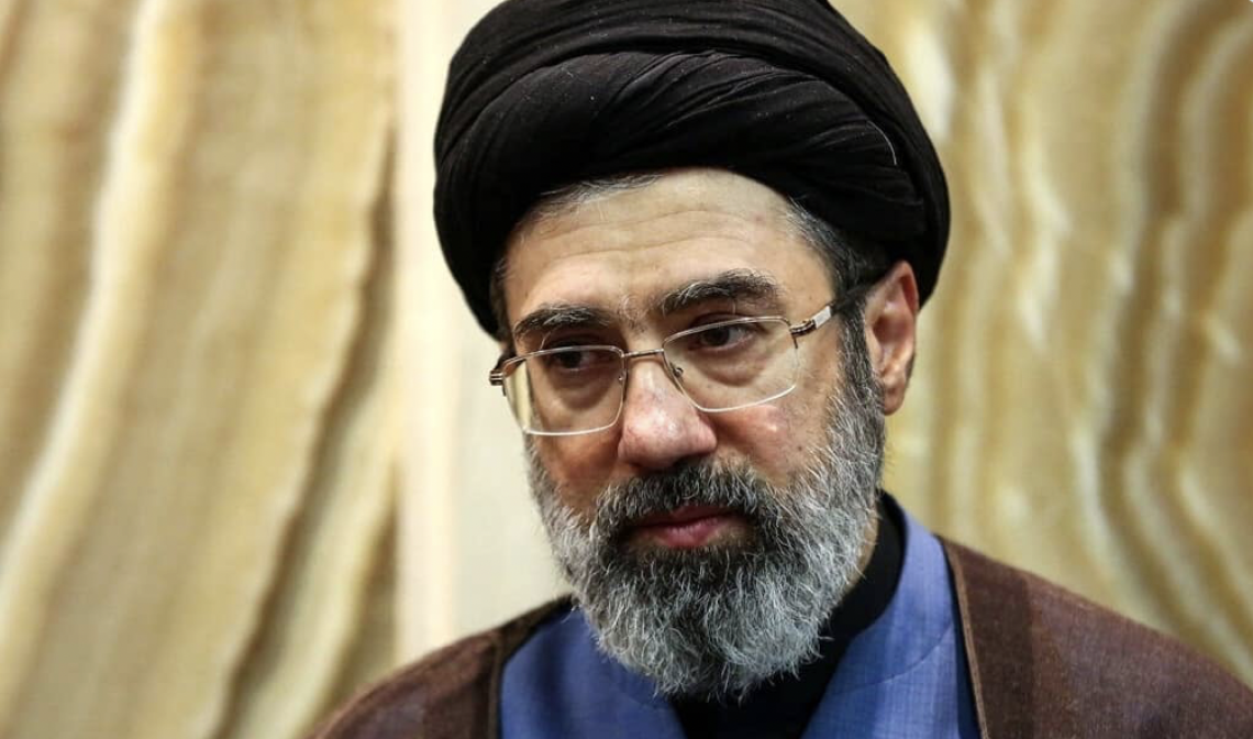 Iran, il figlio della Guida prende il potere: Mojtaba Khamenei nominato dopo l&rsquo;uccisione di Ali Khamenei