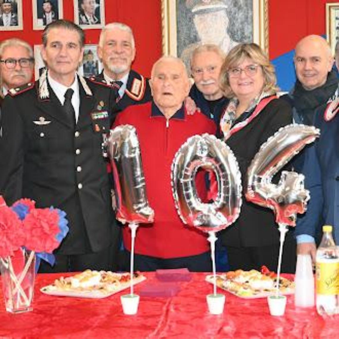 Nichelino festeggia i 104 anni del vice brigadiere dei carabinieri Michele Melfa