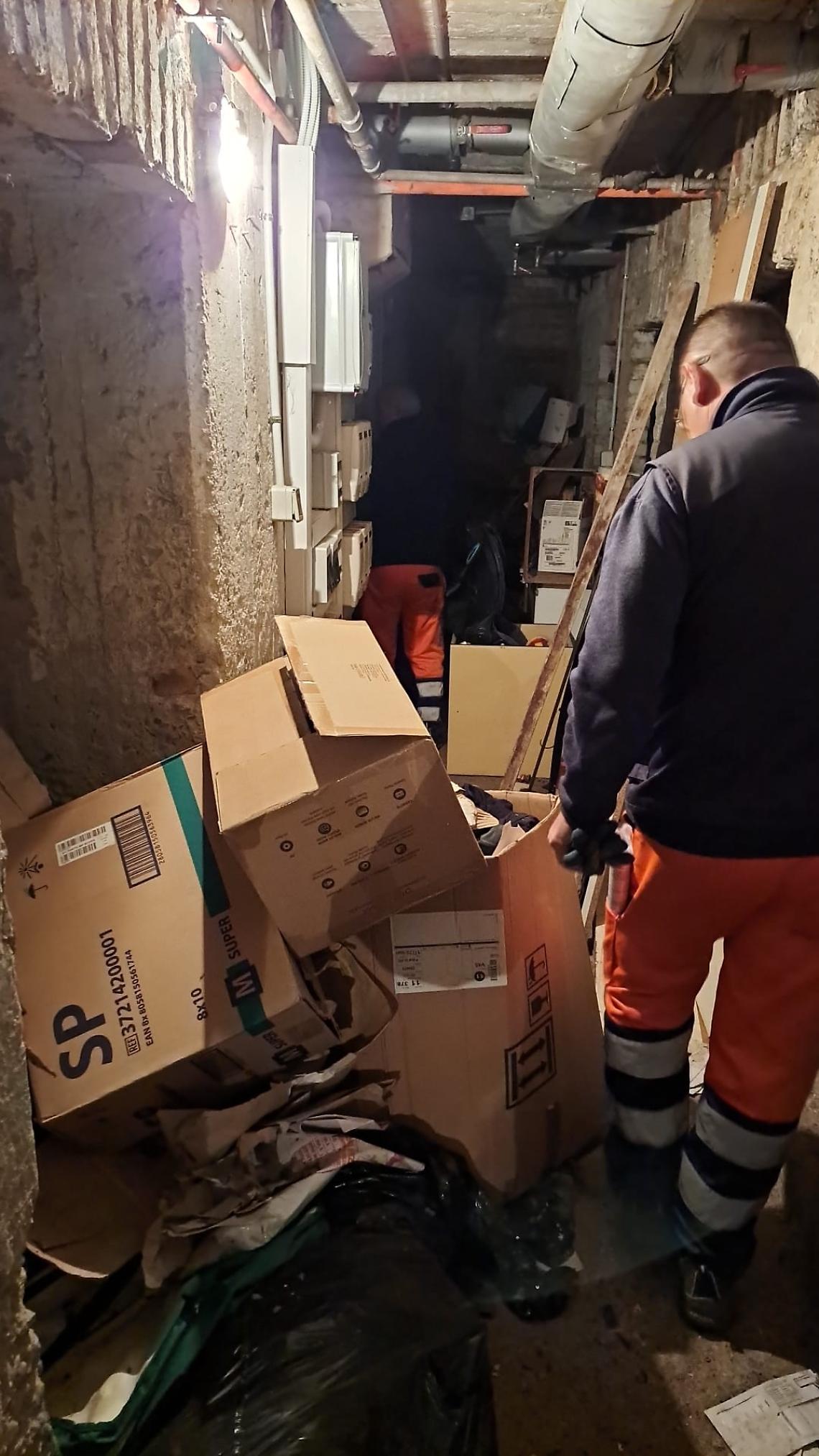 Case popolari a Torino, pulizia straordinaria nelle cantine in via Ghedini