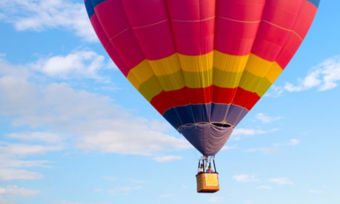 Giro in mongolfiera alla Fiera di Primavera di Leini: la citt&agrave; vista dall&rsquo;alto