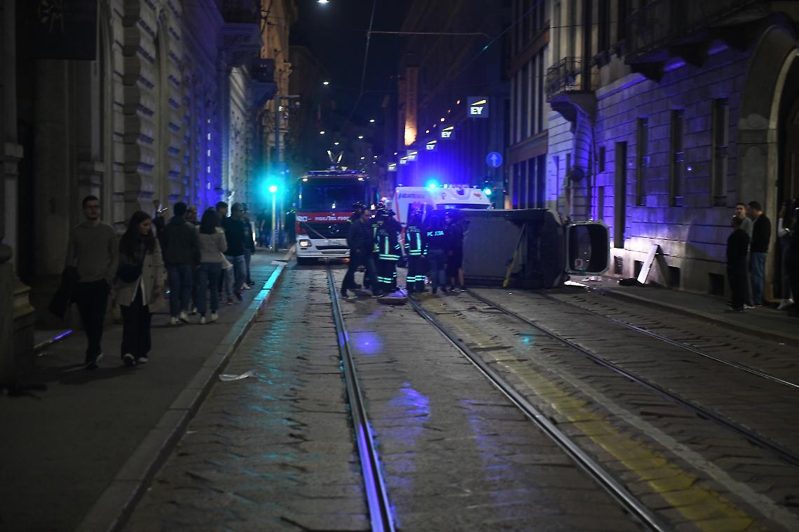 Scontro tra auto e furgone 