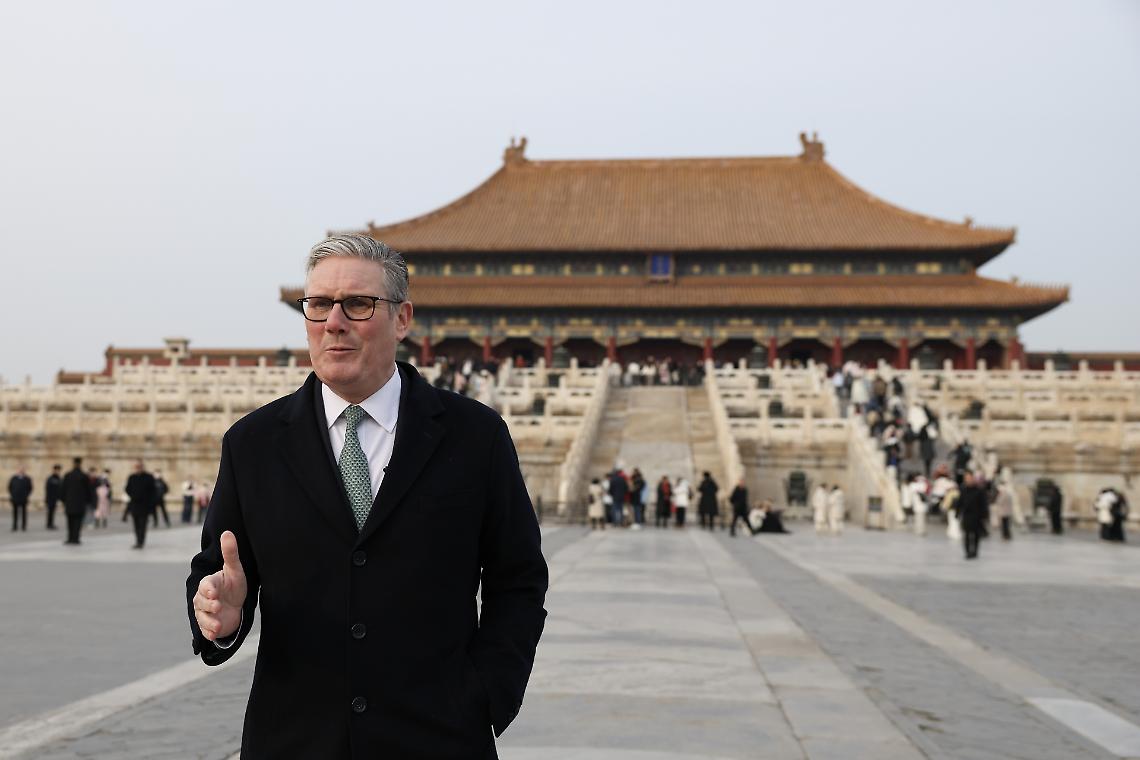 Arrestati tre uomini vicini al Labour per sospetto spionaggio a favore della Cina: tra loro il marito della deputata Joani Reid