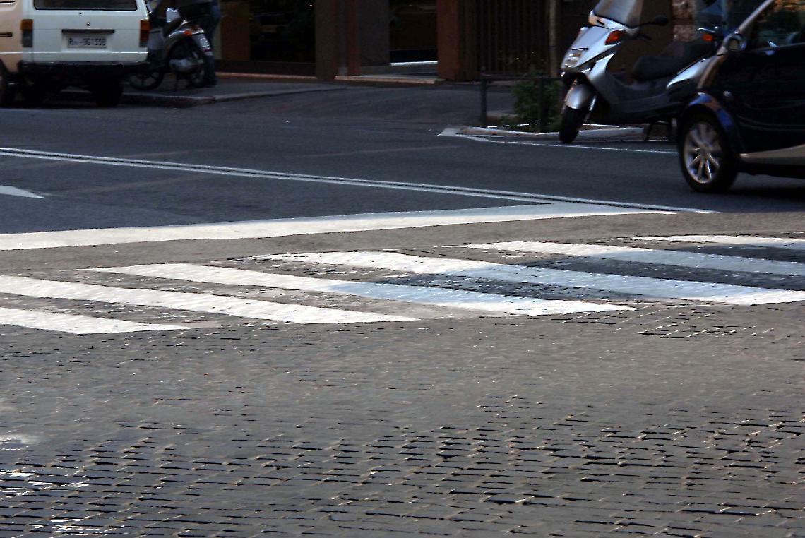 Anziana travolta sulle strisce a Torino