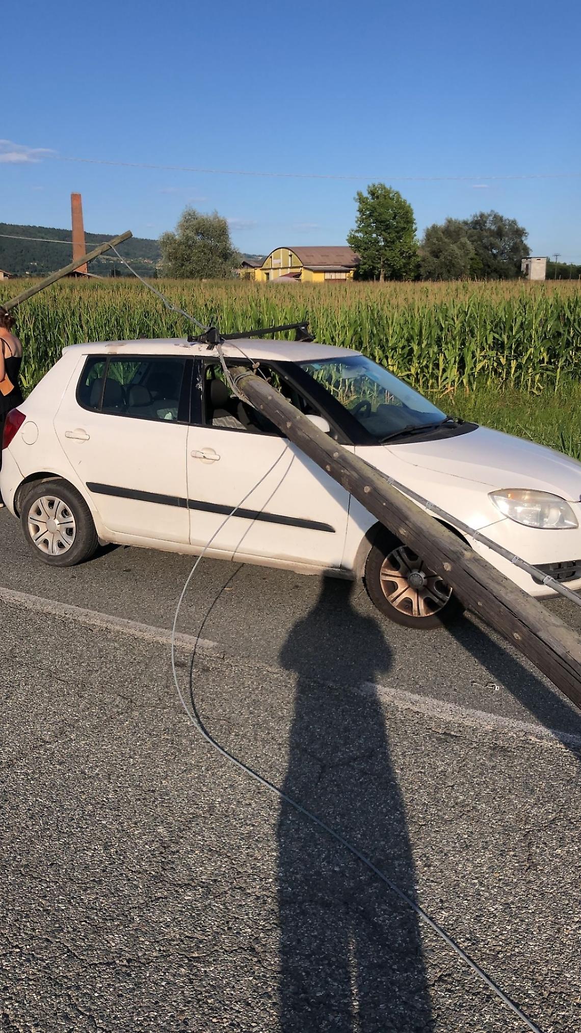 Cascano i pali della linea telefonica. Non si pu&ograve; andare avanti cos&igrave;!