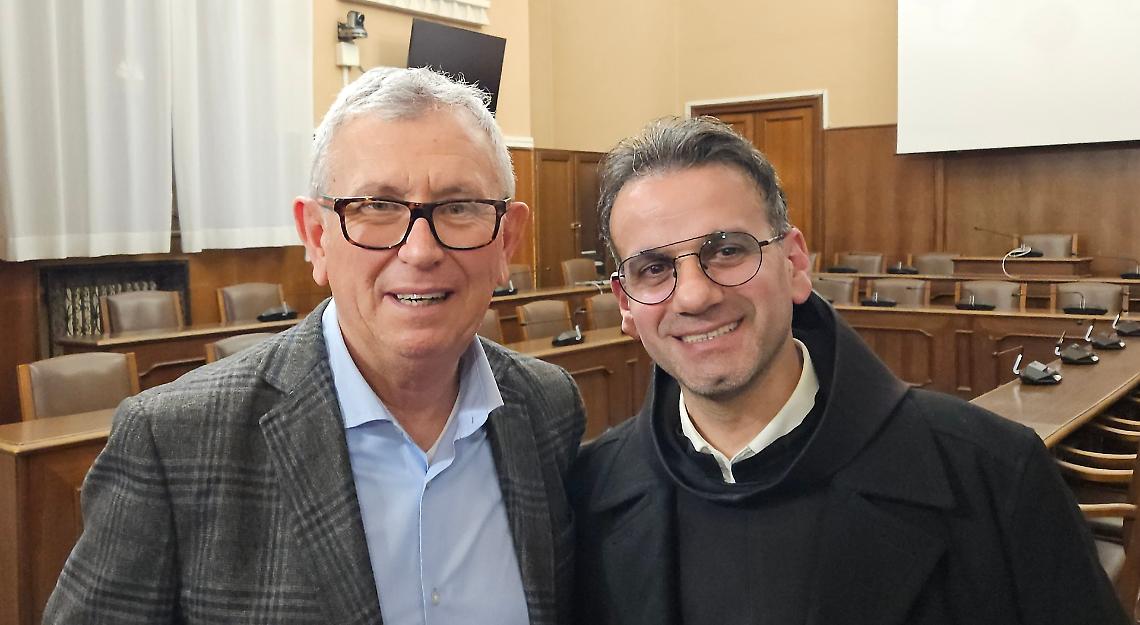 Fra' Raffaele Tayem e il sindaco Claudio Castello