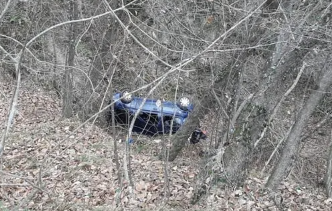 Auto nel dirupo tra i boschi: trovati resti umani a Mezzenile