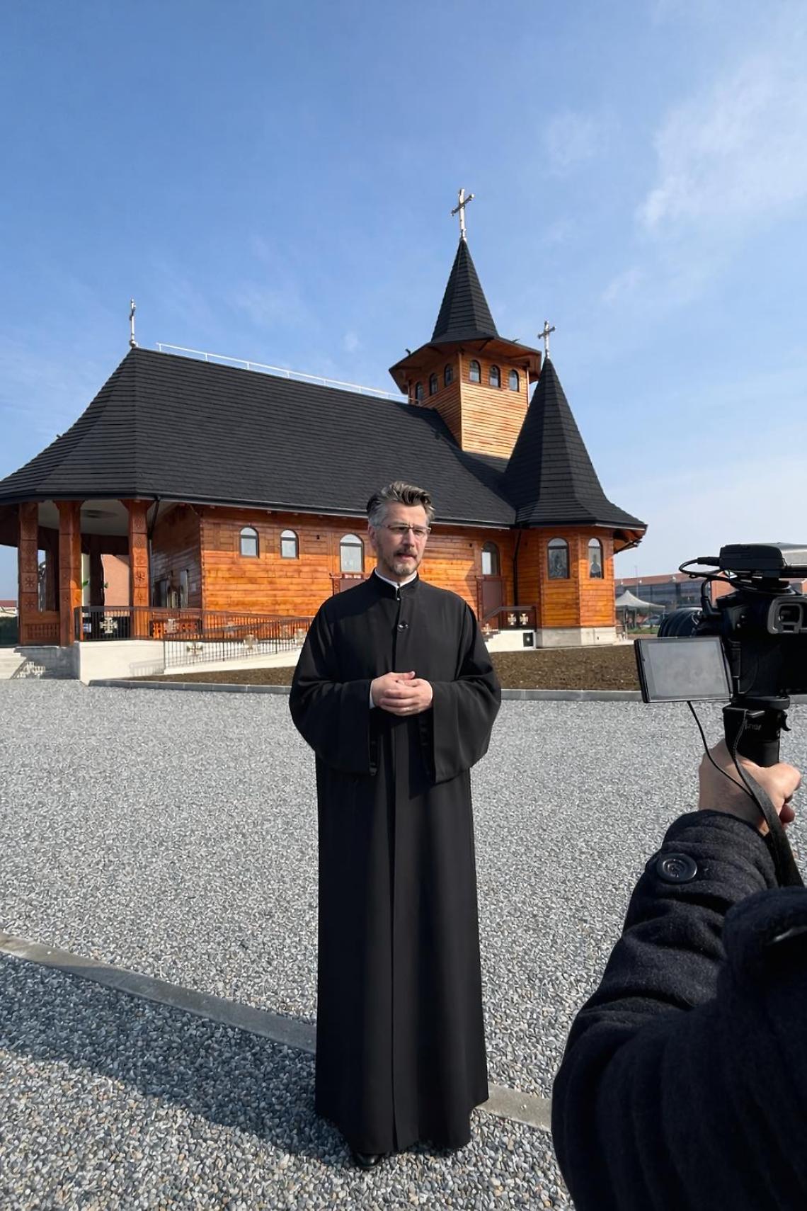 &laquo;Le nostre chiese si svuotano, loro ne costruiscono una&raquo;. A Settimo arriva il sindaco di Borșa per firmare il gemellaggio